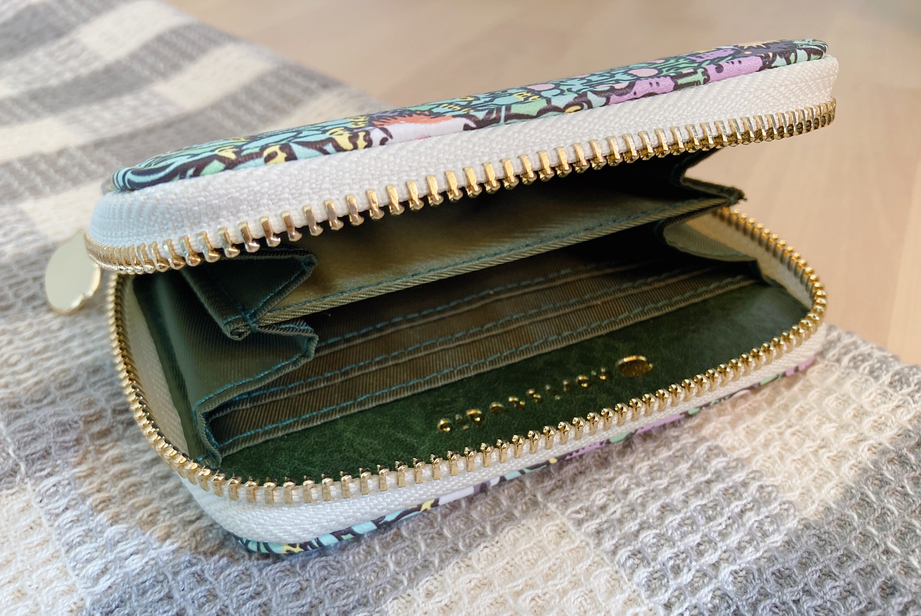 Guinea Pig Pattern Zipper Wallet Featuring Guinea Pigs and