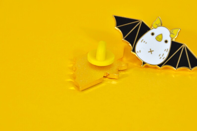Honduran white bat pin animal pin bat lapel pin hard enamel pin