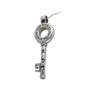 Key Kabbalah Pendant in Sterling Silver with Ben Porat Yosef Jacob&#39;s Blessing in Hebrew, 72 Names of G-d Evil Eye Protection, Jewish Jewelry