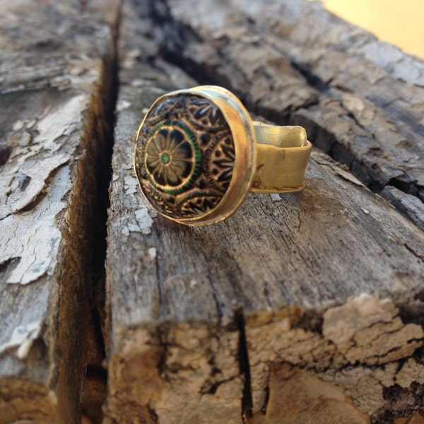 Brass and vintage engraved glass cabochon ring, from the 70s, hand-painted, Czech, Adjustable