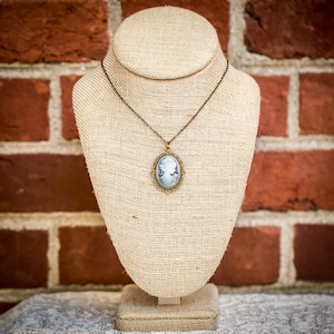 Grijze Lady Cameo Ketting (Fancy)