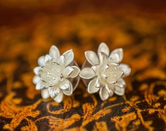 Lotus/waterlelie Stud Oorbellen