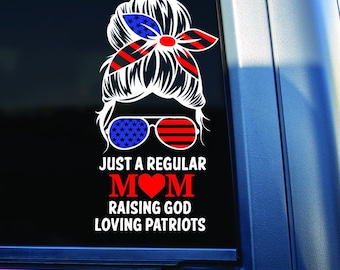 CALCOMANÍA PARA AUTO DE MAMÁ Una mamá normal criando patriotas amantes de Dios Calcomanía - ¡Envío gratis!