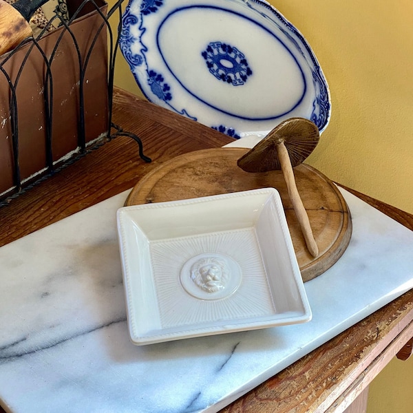 Beautiful White Juliska Lion Dish       Bookcase Shelfie or Sit Atop Some Fabulous Books!