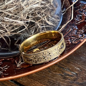 Pulseira antiga Simmons Betsy Ross com dobradiças douradas