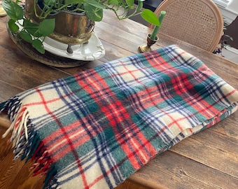 Coperta vintage in lana con motivo scozzese, un vero tesoro.