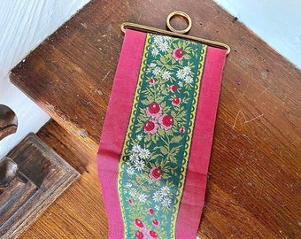 Schöne Vintage Bell Pull Schöne Grün und Fuschia Pink Floral mit Messing Enden