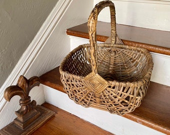 Beautiful Harvest Basket with Gorgeous Handle       Vintage Style!