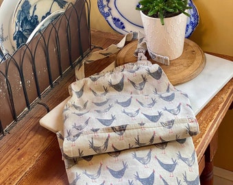 Gorgeous Vintage Apron with Chickens      European Farmhouse Style Kitchen Treasure!