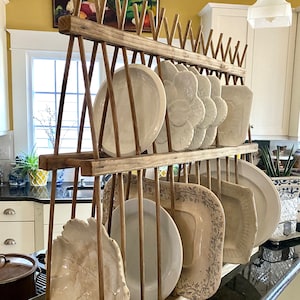 Op Europa geïnspireerd bordenrek Mokkenrek zo veelzijdig!   Zoals te zien in Country Living Magazine