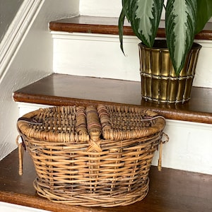 Fabulous Vintage Fishing Creel Style or Small Wicker Picnic Basket        Perfect Cabin Decor Piece