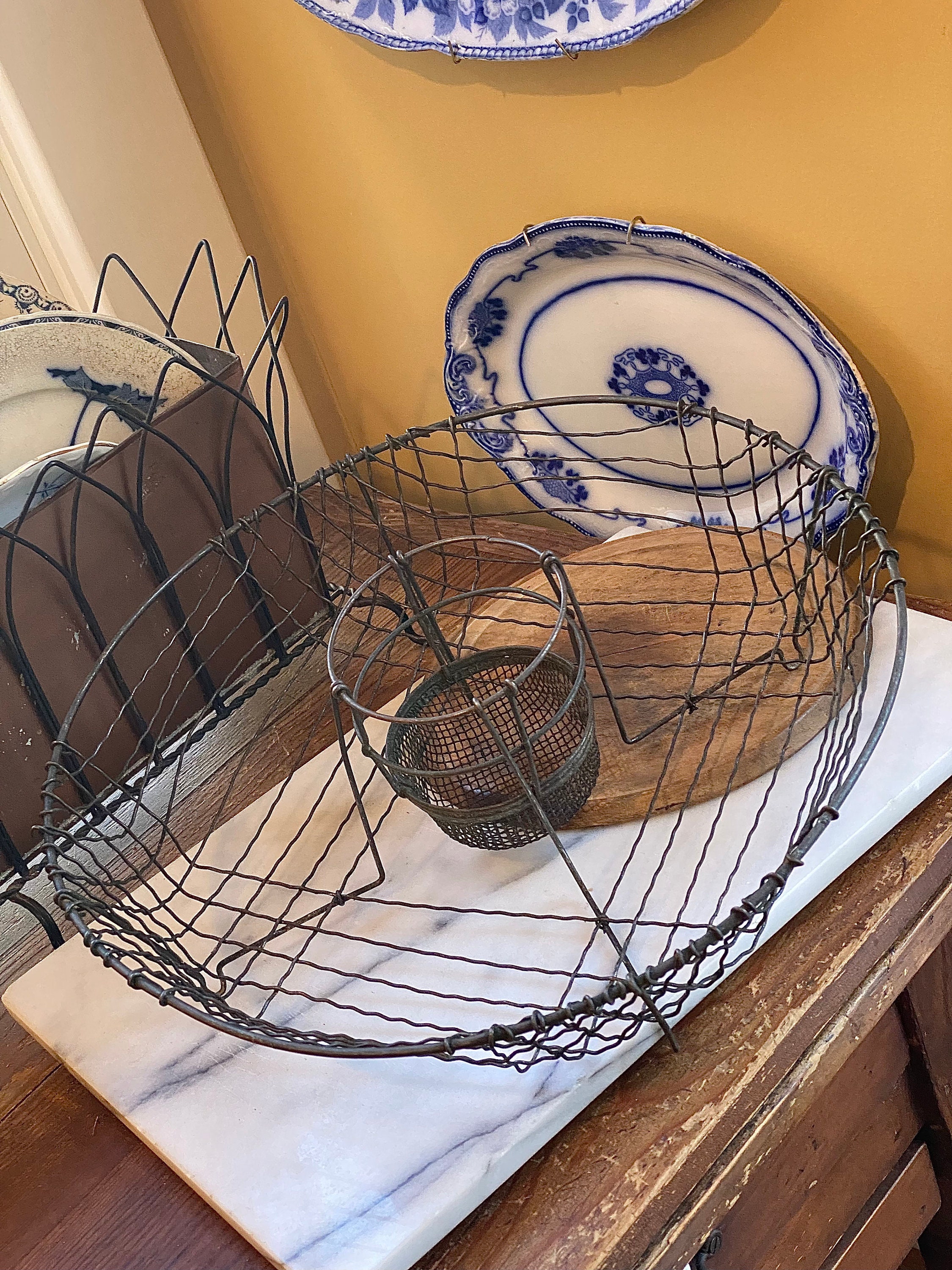 Antique Primitive Metal Wire Dish Drying Rack Plate Display Stand