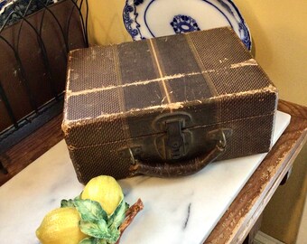 Gorgeous Antique Suitcase Travel Case with Mirror       Stylish Stack or Storage