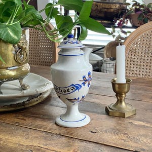 Frasco de boticario antiguo azul y blanco de Althaea, decoración rústica