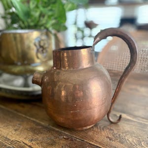 Schöne Vintage türkische Gehämmerte Kupfer Gießkanne