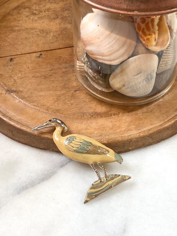 So Pretty Enameled Heron or Crane on Vintage Gold… - image 7