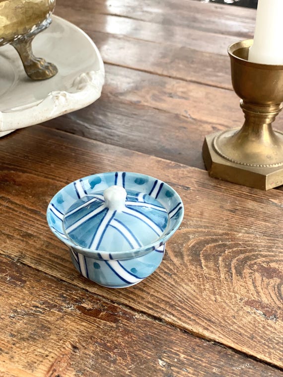 青と白の装飾陶器皿 ヴィンテージの青と白の日本製磁器蓋付き皿 - Etsy 日本