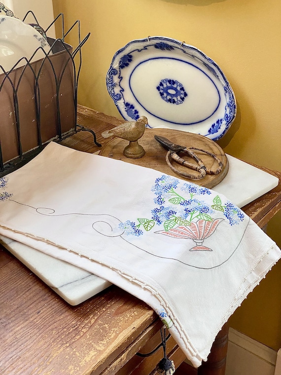 手縫いニードルポイントテーブルクロス：フラワーバスケット刺繍