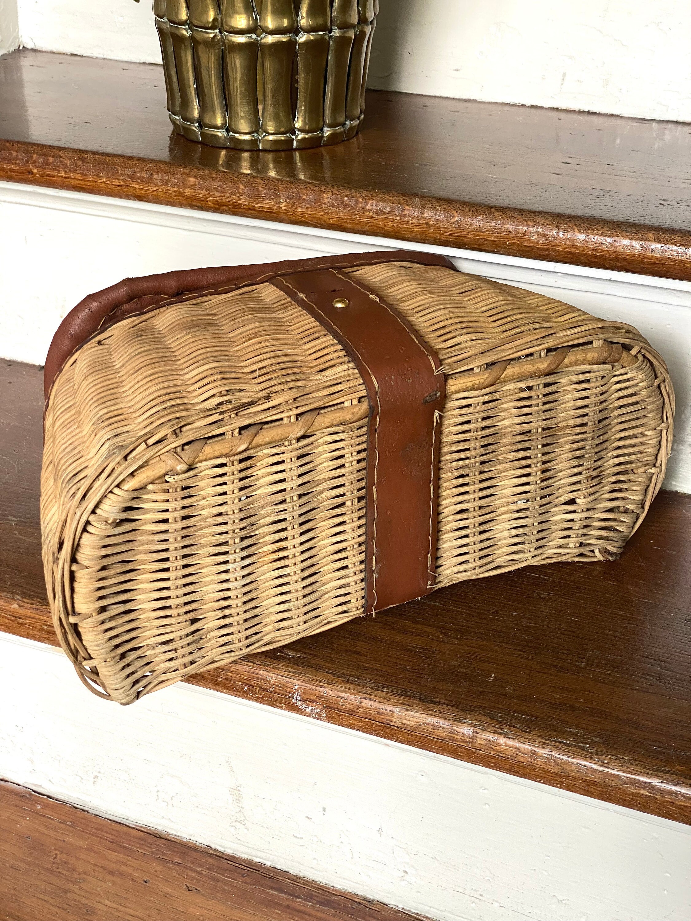 Crème De Pêche Vintage En Osier Avec Bordure Cuir - Règle Britannique 9 - Hong Kong - Pêche à La Mouche