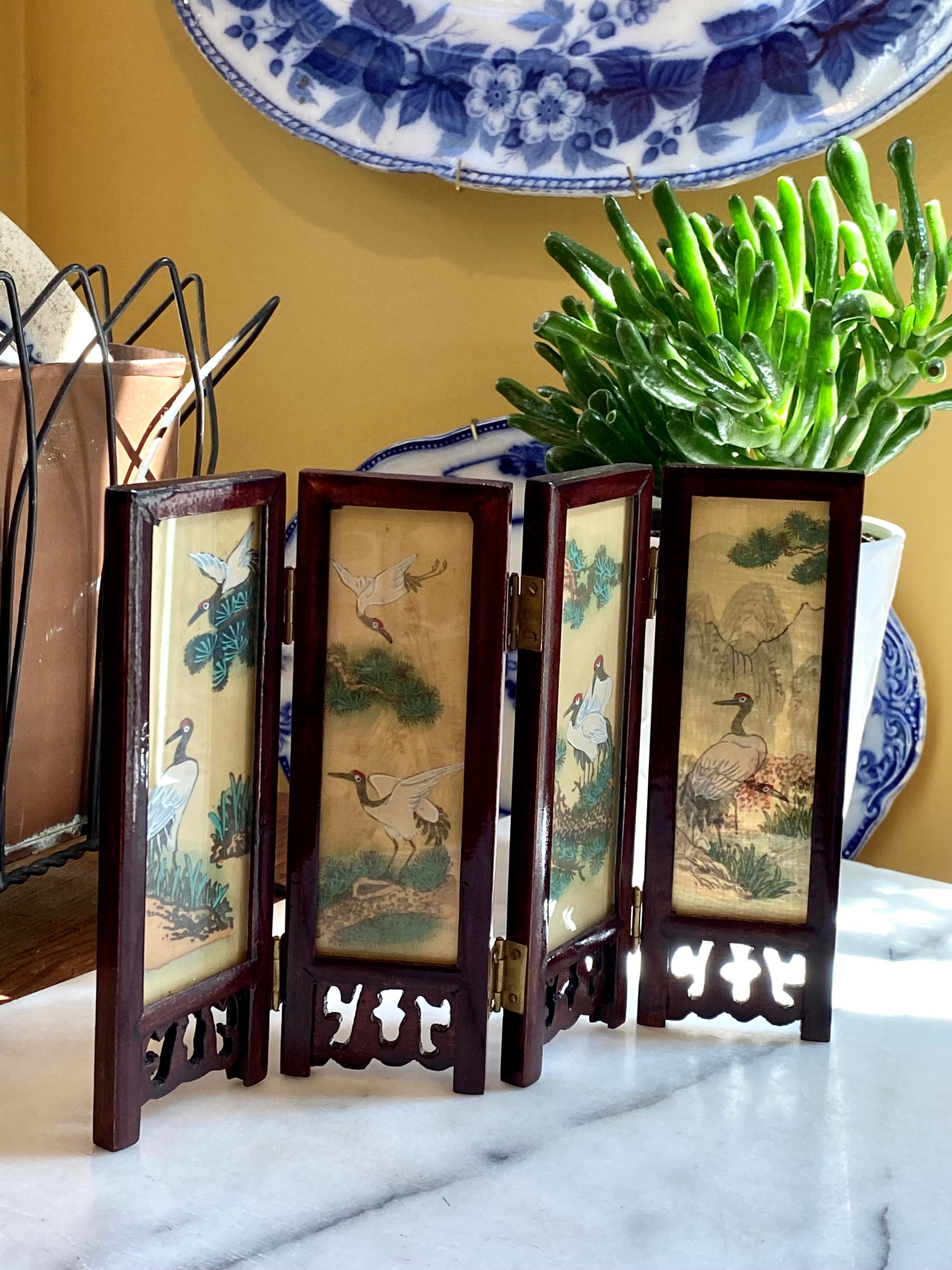 アジアンヴィンテージアンティーク 木製四つ折り屏風 植物絵画付き