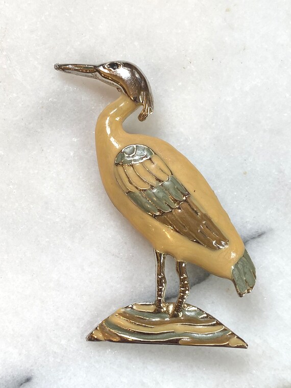 So Pretty Enameled Heron or Crane on Vintage Gold… - image 3