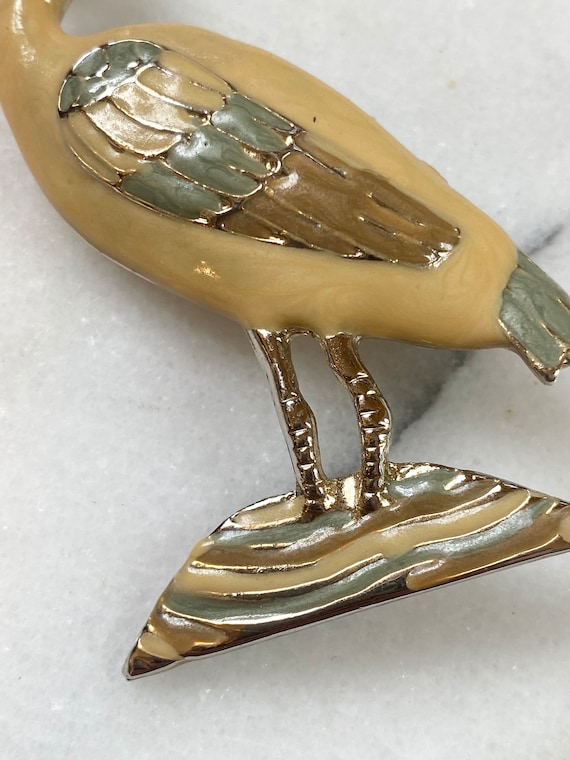 So Pretty Enameled Heron or Crane on Vintage Gold… - image 4