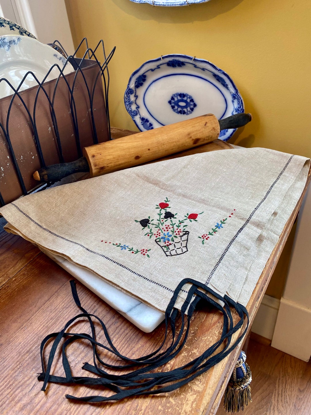 Magnificent Needlepoint on Linen Card Table Tablecloth for Dessert