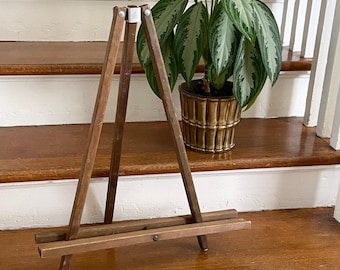 Gorgeous Vintage Grumbacher Wood Easel    Perfect for So Many Displays!