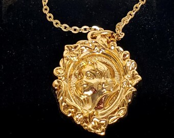Vintage Avon Kids Jewelry Collection ~ Snow White Necklace ~ Gold Tone 1990s NIB