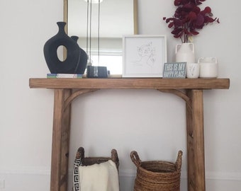 Table console artisanale en bois au charme rustique