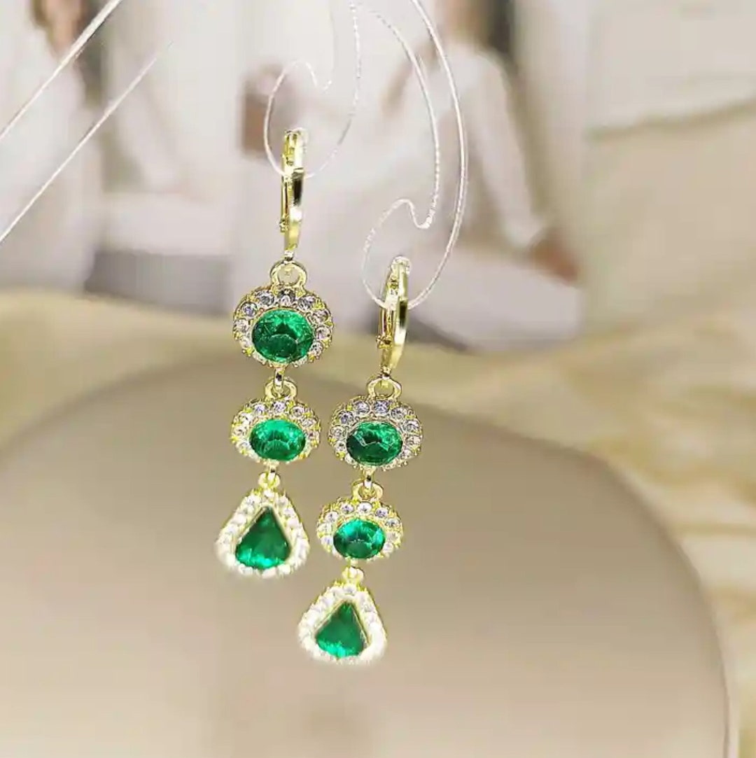 Boucles d'oreilles pendantes goutte et rond pierre couleur émeraude ...