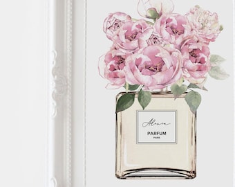 Può includere: Un'illustrazione ad acquerello di un flacone di profumo con fiori rosa. Il flacone è etichettato "Alora Parfum Paris".