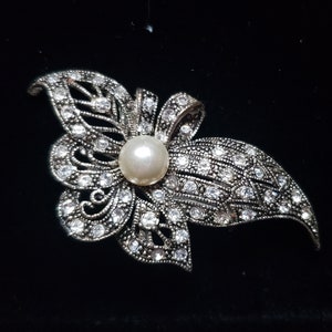 Vintage Rhinestone and Faux Pearl Brooch
