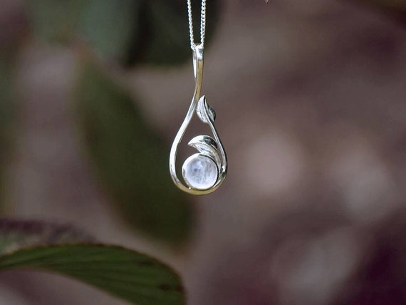 Rainbow Moonstone pendant, crystal pendant, moonstone necklace, moonstone jewellery, silver pendant, sterling silver necklace, moonstone,
