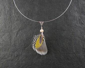 Pendant in natural feathers