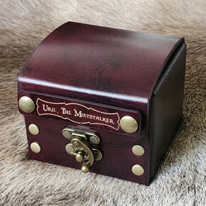 Leather deck box for Magic: the Gathering MTG. Oxblood & Black, holds 100 double sleeved cards. Includes custom commander name options.