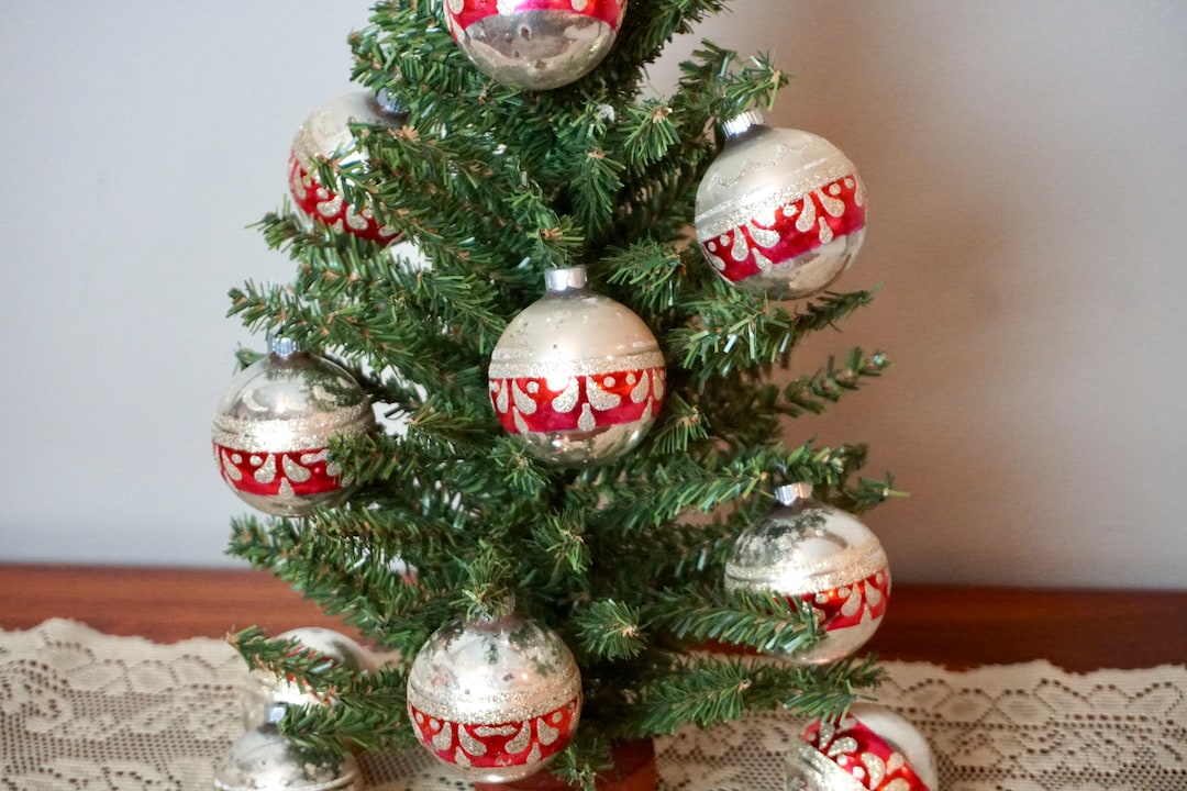 12 Vintage Christmas Bulbs in Red and Silver Sparkles Etsy