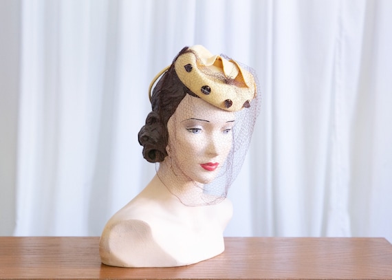 vintage 1940s tilt hat | mustard yellow felt hat |
