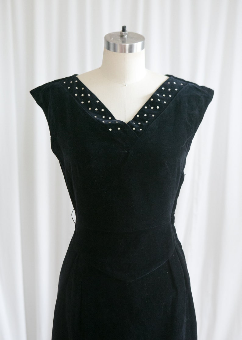 vintage 50s dress Johnnye Junior party holiday 50s velvet rhinestone sheath dress Twinkle Twinkle dress black velvet 1950s dress