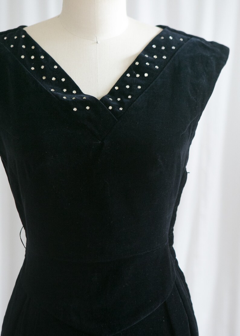 vintage 50s dress Johnnye Junior party holiday 50s velvet rhinestone sheath dress Twinkle Twinkle dress black velvet 1950s dress