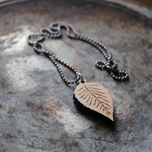 Collier de feuille de bouleau