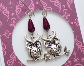 Boucles d'oreilles Wise Owl avec perles miracles en forme de larme pourpre magenta