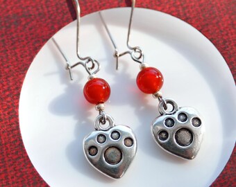 Pet Paw Print Heart Oorbellen met rode Carneool kralen - Perfect voor dierenliefhebbers!