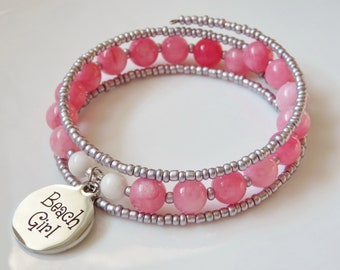Bracelet jonc de perles - Beach Girl ! Bracelet jonc à mémoire de forme en jade de Malaisie rose avec breloque inspirante en acier inoxydable