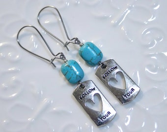 Boucles d'oreilles en argent Follow Your Heart avec breloques en howlite turquoise