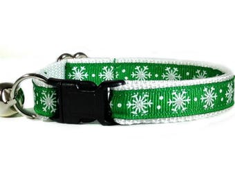Winter Cat Collar, Snowflake Cat Collar, Green Cat Collar, Winter Dog Collar, Breakaway Cat Collar, Puppy Collar, Xsmall Dog Collar