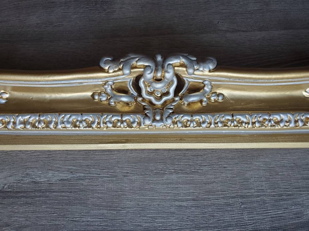 Cadre Photo Italien 12x16 Pouces – Bois Doré Avec Décor Fleurs – Style Ancien