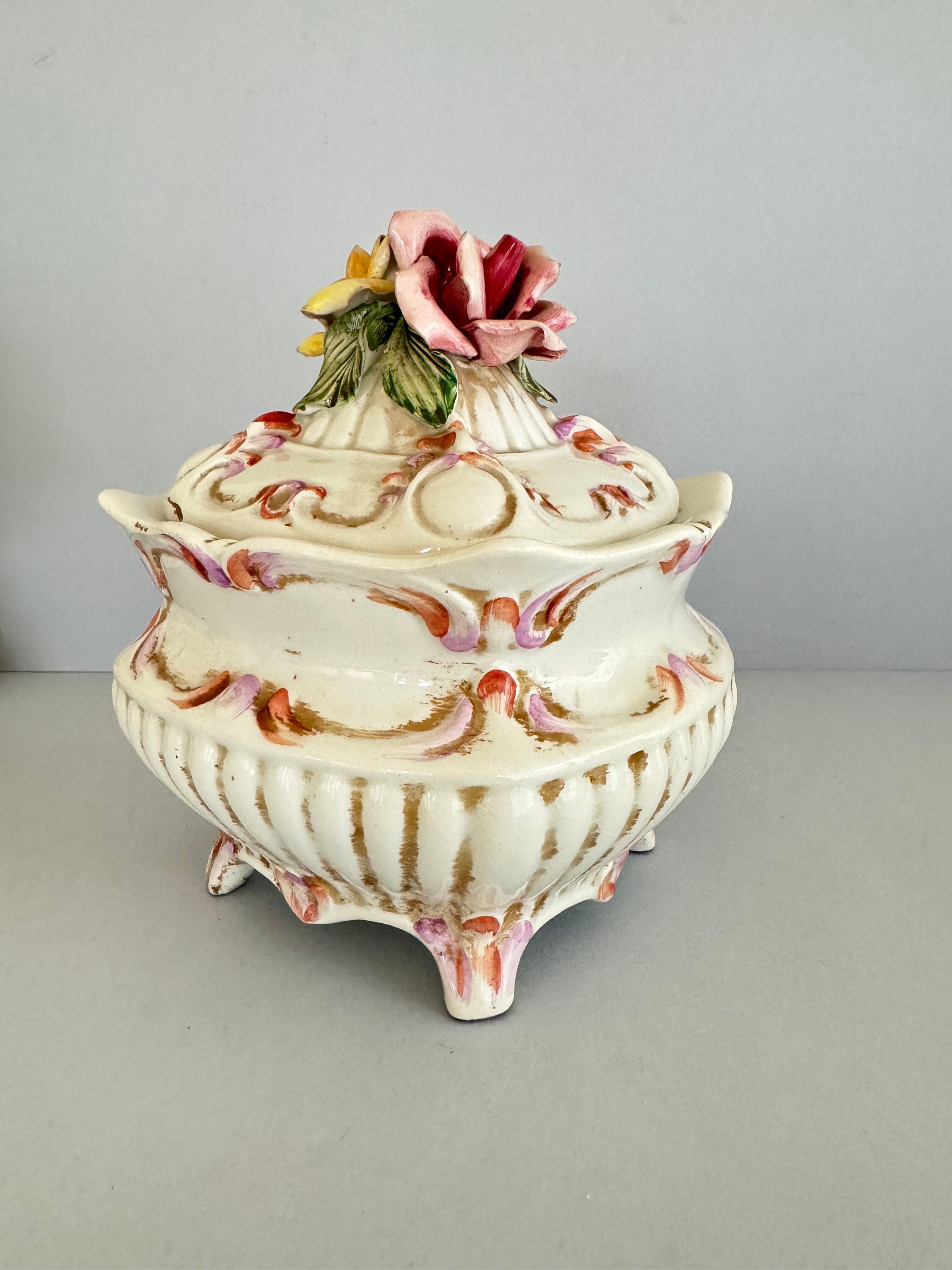 Bassano CERAMIC CHOCOLATE HOLDER, square chocolate bowl and lid with flowers, high quality, vintage, gift idea, centerpiece