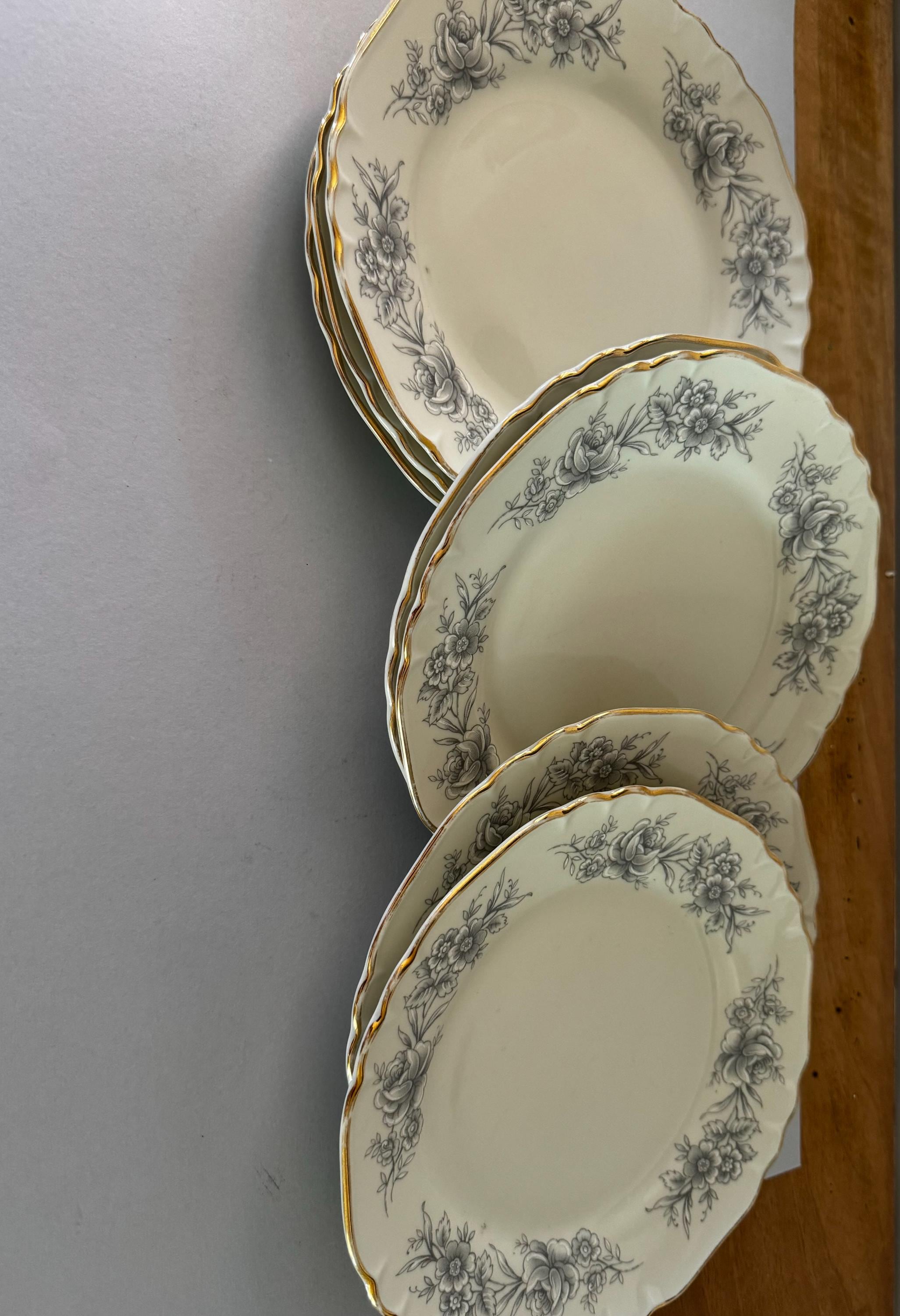 RICHARD GINORI PLATE, Dessert or Appetizer Plate in Porcelain