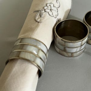 PORTATOVAGLIOLI AVORIO e PELTRO, decoro per la tavola, porta tovaglioli rotondi, Vintage, originali, idea regalo